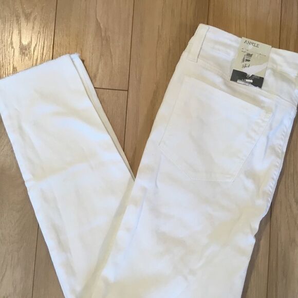 NWT. Style & Co. White Ankle-Length Denim Jeans - Picture 1 of 13